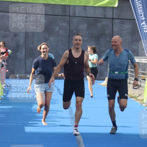 11.08.2024 - GEWOBA Citytriathlon Bremen Lena Gebhardt http://msf.ph/oto/6786783 11.08.2024 11:11:39 Ziel 91, 92 meine-sportfotos.de