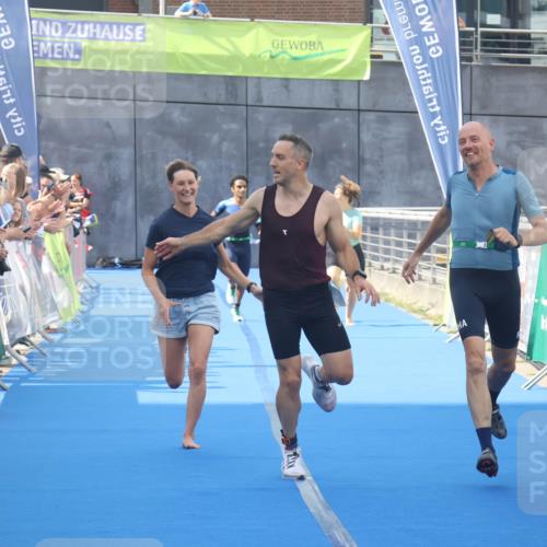 11.08.2024 - GEWOBA Citytriathlon Bremen Lena Gebhardt http://msf.ph/oto/6786793 11.08.2024 11:11:41 Ziel 91, 92 meine-sportfotos.de