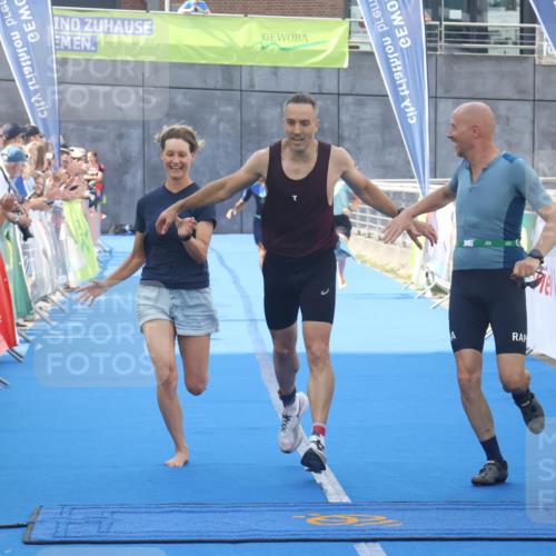 11.08.2024 - GEWOBA Citytriathlon Bremen Lena Gebhardt http://msf.ph/oto/6786800 11.08.2024 11:11:41 Ziel 91, 92 meine-sportfotos.de