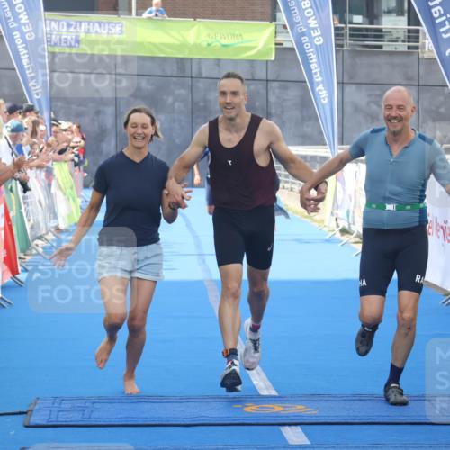 11.08.2024 - GEWOBA Citytriathlon Bremen Lena Gebhardt http://msf.ph/oto/6786801 11.08.2024 11:11:42 Ziel 91, 92 meine-sportfotos.de
