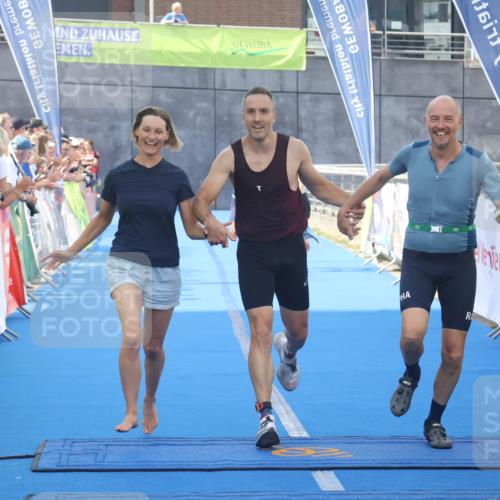 11.08.2024 - GEWOBA Citytriathlon Bremen Lena Gebhardt http://msf.ph/oto/6786803 11.08.2024 11:11:42 Ziel 91, 92 meine-sportfotos.de