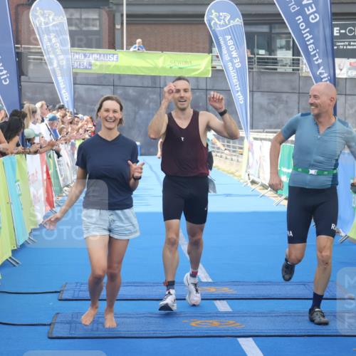 11.08.2024 - GEWOBA Citytriathlon Bremen Lena Gebhardt http://msf.ph/oto/6786808 11.08.2024 11:11:43 Ziel 91, 92 meine-sportfotos.de