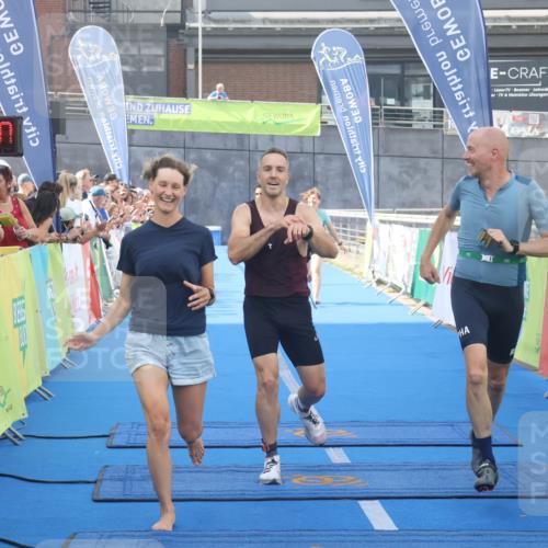 11.08.2024 - GEWOBA Citytriathlon Bremen Lena Gebhardt http://msf.ph/oto/6786810 11.08.2024 11:11:43 Ziel 91, 92 meine-sportfotos.de