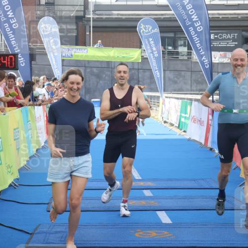 11.08.2024 - GEWOBA Citytriathlon Bremen Lena Gebhardt http://msf.ph/oto/6786815 11.08.2024 11:11:43 Ziel 91, 92 meine-sportfotos.de