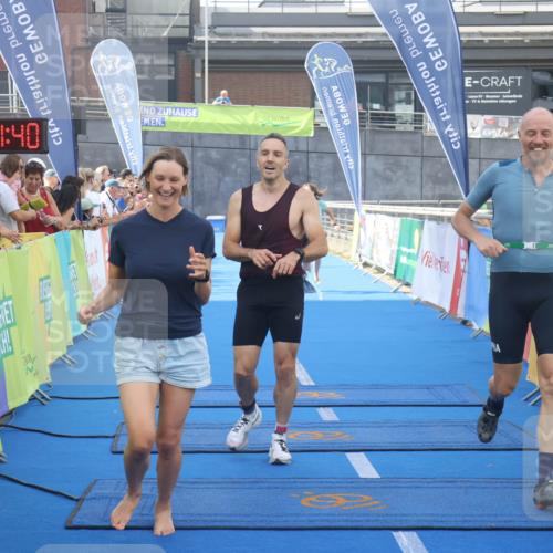 11.08.2024 - GEWOBA Citytriathlon Bremen Lena Gebhardt http://msf.ph/oto/6786816 11.08.2024 11:11:43 Ziel 91, 92 meine-sportfotos.de