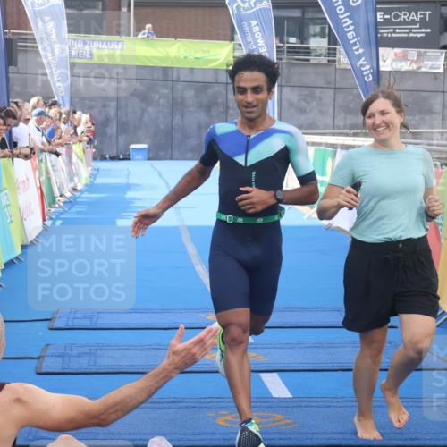 11.08.2024 - GEWOBA Citytriathlon Bremen Lena Gebhardt http://msf.ph/oto/6786828 11.08.2024 11:11:47 Ziel 91, 92 meine-sportfotos.de