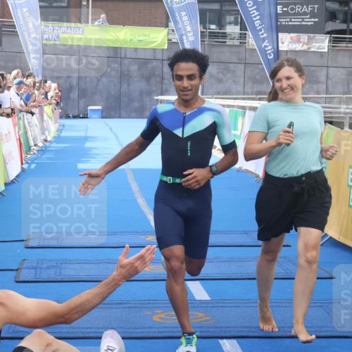 11.08.2024 - GEWOBA Citytriathlon Bremen Lena Gebhardt http://msf.ph/oto/6786829 11.08.2024 11:11:47 Ziel 91, 92 meine-sportfotos.de