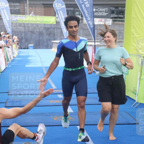 11.08.2024 - GEWOBA Citytriathlon Bremen Lena Gebhardt http://msf.ph/oto/6786831 11.08.2024 11:11:47 Ziel 91, 92 meine-sportfotos.de