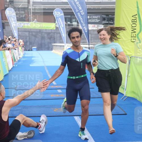 11.08.2024 - GEWOBA Citytriathlon Bremen Lena Gebhardt http://msf.ph/oto/6786833 11.08.2024 11:11:48 Ziel 91, 92 meine-sportfotos.de