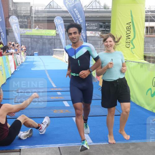 11.08.2024 - GEWOBA Citytriathlon Bremen Lena Gebhardt http://msf.ph/oto/6786836 11.08.2024 11:11:48 Ziel 91, 92 meine-sportfotos.de