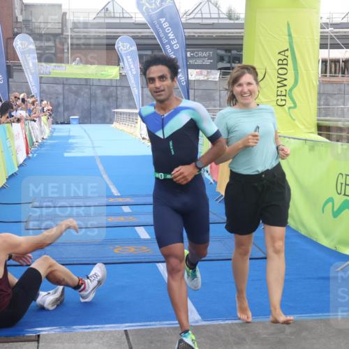 11.08.2024 - GEWOBA Citytriathlon Bremen Lena Gebhardt http://msf.ph/oto/6786838 11.08.2024 11:11:48 Ziel 91, 92 meine-sportfotos.de