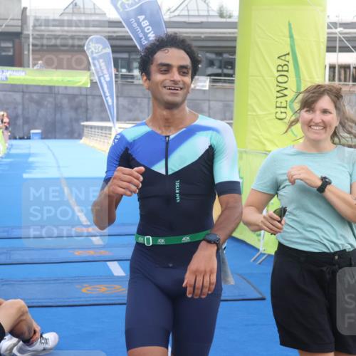 11.08.2024 - GEWOBA Citytriathlon Bremen Lena Gebhardt http://msf.ph/oto/6786844 11.08.2024 11:11:49 Ziel 91, 92 meine-sportfotos.de