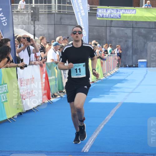 11.08.2024 - GEWOBA Citytriathlon Bremen Lena Gebhardt http://msf.ph/oto/6786847 11.08.2024 11:12:09 Ziel 11 meine-sportfotos.de