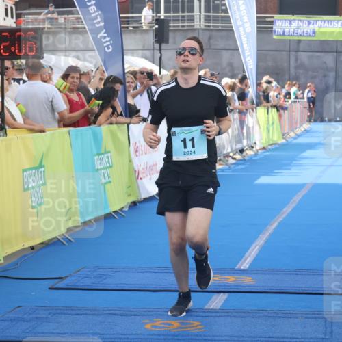 11.08.2024 - GEWOBA Citytriathlon Bremen Lena Gebhardt http://msf.ph/oto/6786850 11.08.2024 11:12:09 Ziel 11 meine-sportfotos.de