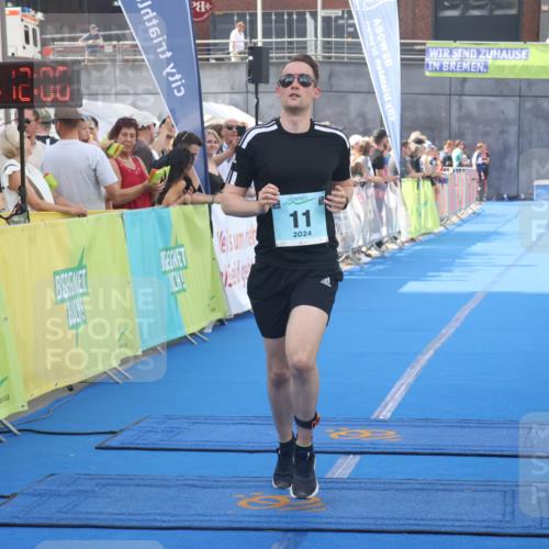 11.08.2024 - GEWOBA Citytriathlon Bremen Lena Gebhardt http://msf.ph/oto/6786852 11.08.2024 11:12:09 Ziel 11 meine-sportfotos.de