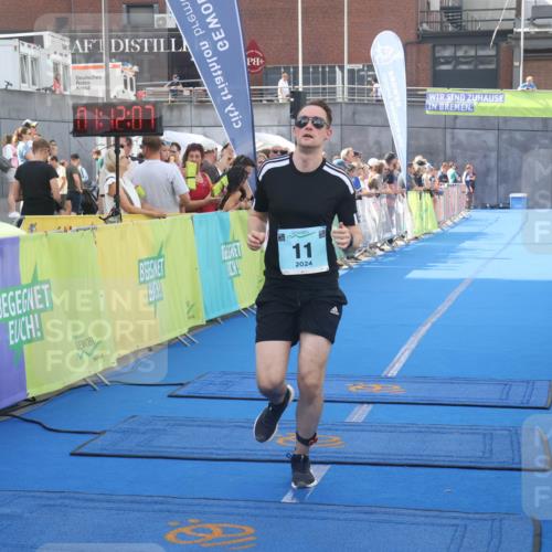 11.08.2024 - GEWOBA Citytriathlon Bremen Lena Gebhardt http://msf.ph/oto/6786854 11.08.2024 11:12:10 Ziel 11 meine-sportfotos.de