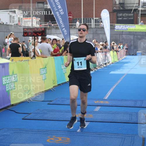 11.08.2024 - GEWOBA Citytriathlon Bremen Lena Gebhardt http://msf.ph/oto/6786855 11.08.2024 11:12:10 Ziel 11 meine-sportfotos.de