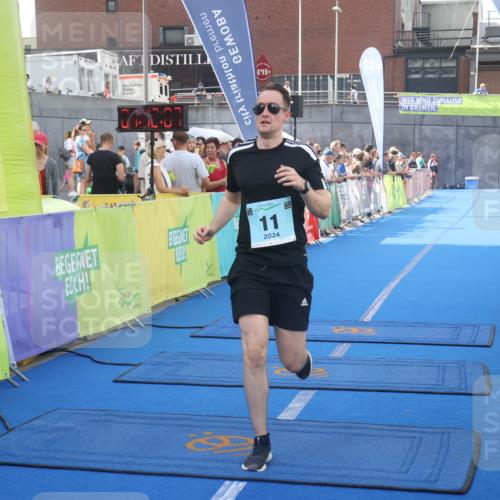 11.08.2024 - GEWOBA Citytriathlon Bremen Lena Gebhardt http://msf.ph/oto/6786857 11.08.2024 11:12:10 Ziel 11 meine-sportfotos.de