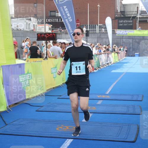 11.08.2024 - GEWOBA Citytriathlon Bremen Lena Gebhardt http://msf.ph/oto/6786858 11.08.2024 11:12:10 Ziel 11 meine-sportfotos.de
