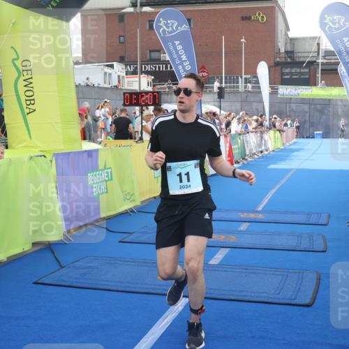 11.08.2024 - GEWOBA Citytriathlon Bremen Lena Gebhardt http://msf.ph/oto/6786862 11.08.2024 11:12:10 Ziel 11 meine-sportfotos.de