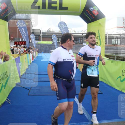 11.08.2024 - GEWOBA Citytriathlon Bremen Lena Gebhardt http://msf.ph/oto/6786922 11.08.2024 11:12:40 Ziel 1 meine-sportfotos.de