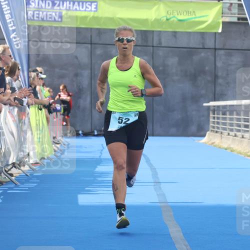 11.08.2024 - GEWOBA Citytriathlon Bremen Lena Gebhardt http://msf.ph/oto/6786985 11.08.2024 11:13:29 Ziel 52 meine-sportfotos.de