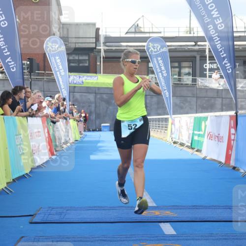 11.08.2024 - GEWOBA Citytriathlon Bremen Lena Gebhardt http://msf.ph/oto/6787000 11.08.2024 11:13:31 Ziel 52 meine-sportfotos.de