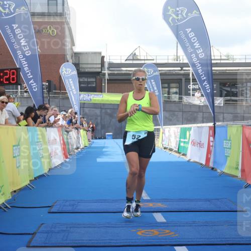 11.08.2024 - GEWOBA Citytriathlon Bremen Lena Gebhardt http://msf.ph/oto/6787001 11.08.2024 11:13:31 Ziel 52 meine-sportfotos.de