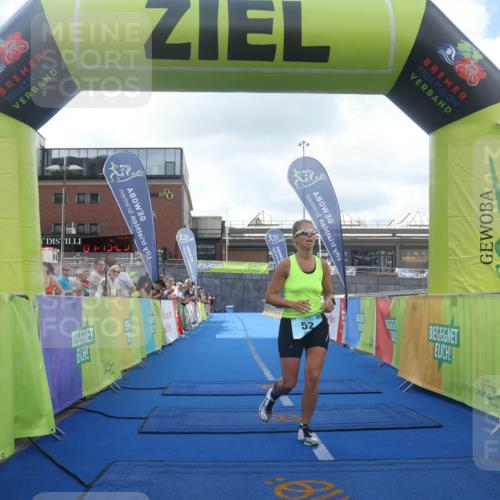 11.08.2024 - GEWOBA Citytriathlon Bremen Lena Gebhardt http://msf.ph/oto/6787006 11.08.2024 11:13:32 Ziel 52 meine-sportfotos.de