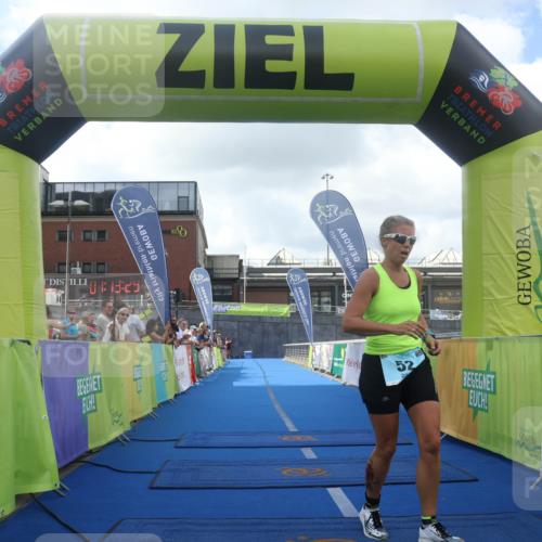 11.08.2024 - GEWOBA Citytriathlon Bremen Lena Gebhardt http://msf.ph/oto/6787010 11.08.2024 11:13:32 Ziel 52 meine-sportfotos.de
