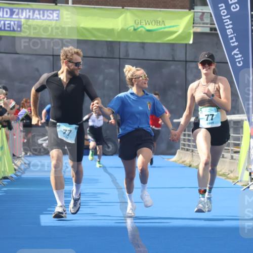 11.08.2024 - GEWOBA Citytriathlon Bremen Lena Gebhardt http://msf.ph/oto/6787030 11.08.2024 11:14:00 Ziel 64, 77 meine-sportfotos.de