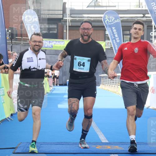 11.08.2024 - GEWOBA Citytriathlon Bremen Lena Gebhardt http://msf.ph/oto/6787092 11.08.2024 11:14:07 Ziel 64, 77 meine-sportfotos.de