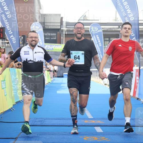 11.08.2024 - GEWOBA Citytriathlon Bremen Lena Gebhardt http://msf.ph/oto/6787095 11.08.2024 11:14:07 Ziel 64, 77 meine-sportfotos.de