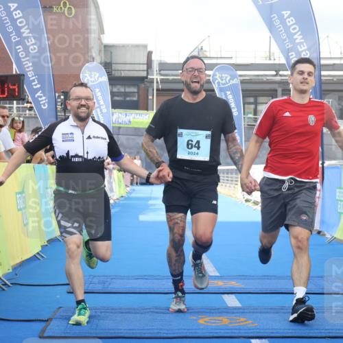 11.08.2024 - GEWOBA Citytriathlon Bremen Lena Gebhardt http://msf.ph/oto/6787096 11.08.2024 11:14:07 Ziel 64, 77 meine-sportfotos.de