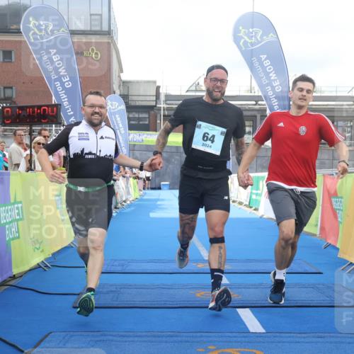 11.08.2024 - GEWOBA Citytriathlon Bremen Lena Gebhardt http://msf.ph/oto/6787099 11.08.2024 11:14:07 Ziel 64, 77 meine-sportfotos.de