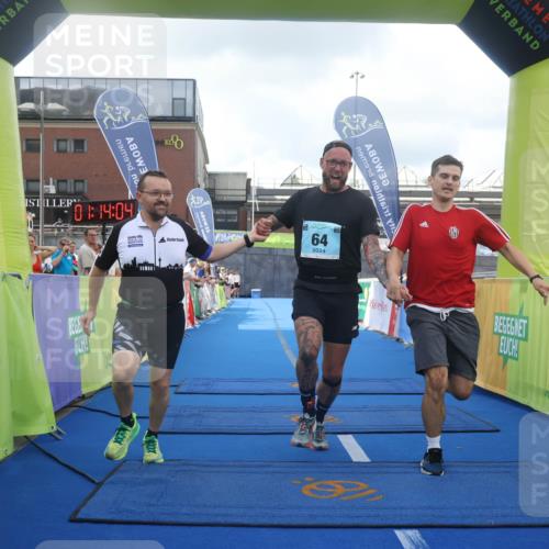 11.08.2024 - GEWOBA Citytriathlon Bremen Lena Gebhardt http://msf.ph/oto/6787102 11.08.2024 11:14:08 Ziel 64, 77 meine-sportfotos.de