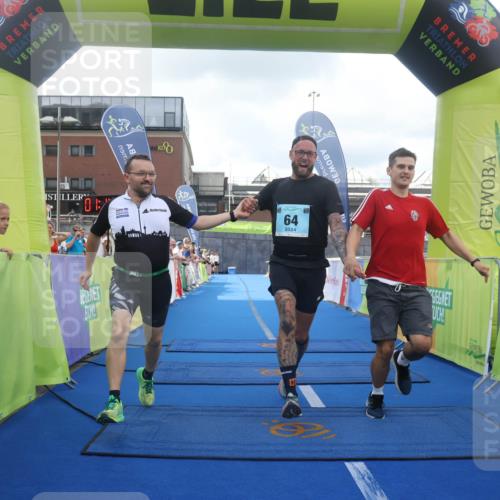 11.08.2024 - GEWOBA Citytriathlon Bremen Lena Gebhardt http://msf.ph/oto/6787104 11.08.2024 11:14:08 Ziel 64, 77 meine-sportfotos.de