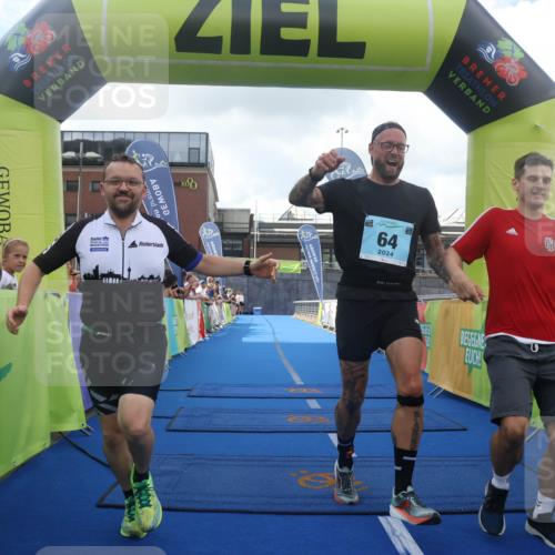 11.08.2024 - GEWOBA Citytriathlon Bremen Lena Gebhardt http://msf.ph/oto/6787109 11.08.2024 11:14:08 Ziel 64, 77 meine-sportfotos.de