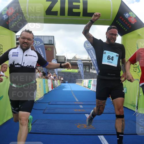 11.08.2024 - GEWOBA Citytriathlon Bremen Lena Gebhardt http://msf.ph/oto/6787110 11.08.2024 11:14:08 Ziel 64, 77 meine-sportfotos.de