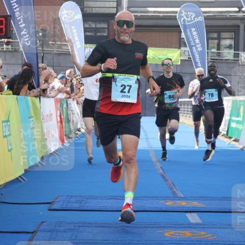 11.08.2024 - GEWOBA Citytriathlon Bremen Lena Gebhardt http://msf.ph/oto/6787127 11.08.2024 11:14:21 Ziel 27, 78, 84 meine-sportfotos.de