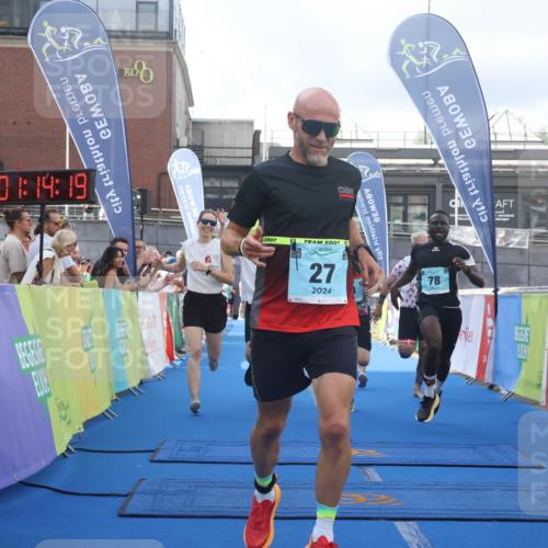 11.08.2024 - GEWOBA Citytriathlon Bremen Lena Gebhardt http://msf.ph/oto/6787134 11.08.2024 11:14:22 Ziel 27, 78, 84 meine-sportfotos.de