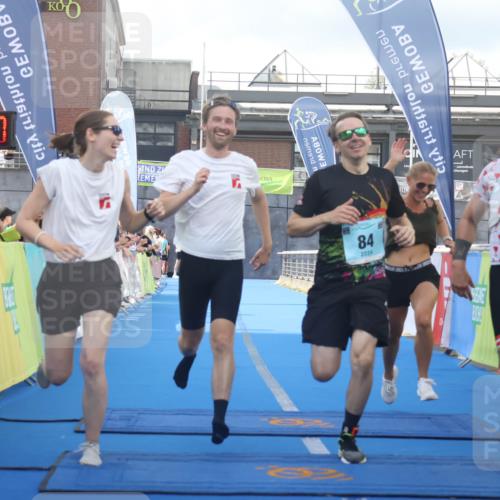 11.08.2024 - GEWOBA Citytriathlon Bremen Lena Gebhardt http://msf.ph/oto/6787141 11.08.2024 11:14:23 Ziel 27, 78, 84 meine-sportfotos.de