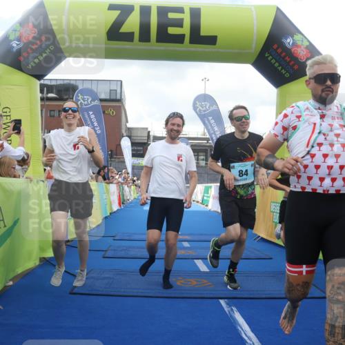 11.08.2024 - GEWOBA Citytriathlon Bremen Lena Gebhardt http://msf.ph/oto/6787151 11.08.2024 11:14:24 Ziel 27, 78, 84 meine-sportfotos.de
