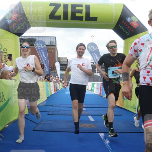 11.08.2024 - GEWOBA Citytriathlon Bremen Lena Gebhardt http://msf.ph/oto/6787153 11.08.2024 11:14:24 Ziel 27, 78, 84 meine-sportfotos.de