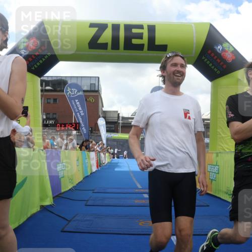 11.08.2024 - GEWOBA Citytriathlon Bremen Lena Gebhardt http://msf.ph/oto/6787161 11.08.2024 11:14:24 Ziel 27, 78, 84 meine-sportfotos.de
