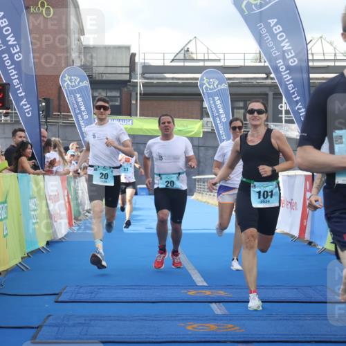11.08.2024 - GEWOBA Citytriathlon Bremen Lena Gebhardt http://msf.ph/oto/6787197 11.08.2024 11:14:35 Ziel 20, 33, 101 meine-sportfotos.de