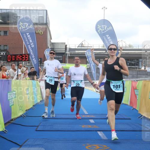 11.08.2024 - GEWOBA Citytriathlon Bremen Lena Gebhardt http://msf.ph/oto/6787200 11.08.2024 11:14:36 Ziel 20, 33, 101 meine-sportfotos.de