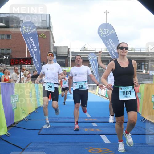 11.08.2024 - GEWOBA Citytriathlon Bremen Lena Gebhardt http://msf.ph/oto/6787204 11.08.2024 11:14:36 Ziel 20, 33, 101 meine-sportfotos.de