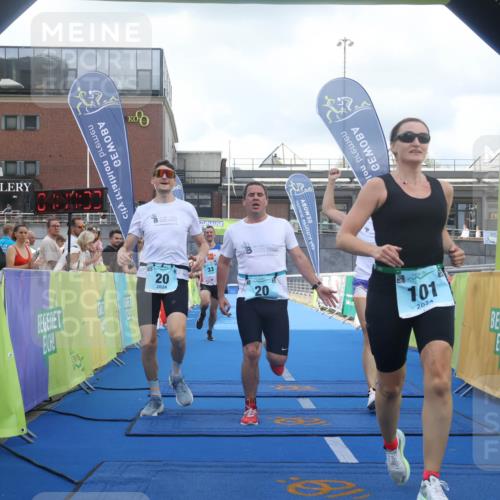 11.08.2024 - GEWOBA Citytriathlon Bremen Lena Gebhardt http://msf.ph/oto/6787205 11.08.2024 11:14:36 Ziel 20, 33, 101 meine-sportfotos.de