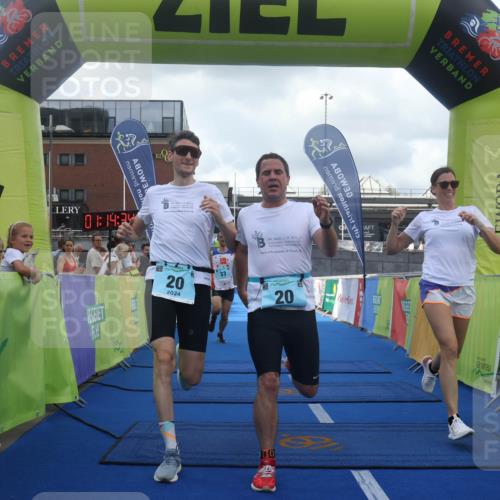 11.08.2024 - GEWOBA Citytriathlon Bremen Lena Gebhardt http://msf.ph/oto/6787213 11.08.2024 11:14:37 Ziel 20, 33, 101 meine-sportfotos.de